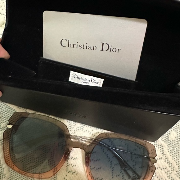 Luxury Dior sunglasses - Picture 3 of 8